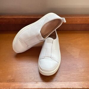 Vionic 8.5 Zinah Woman’s White Slip on Sneaker
